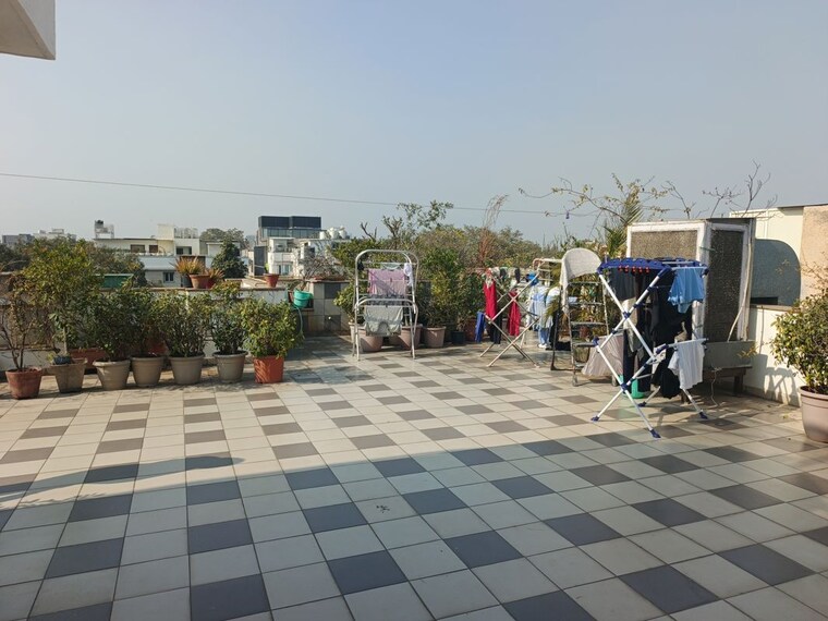 Terrace, hauz khas 4 Bedroom 2000 Sq.Ft. Builder Floor In Hauz Khas Delhi 9857067