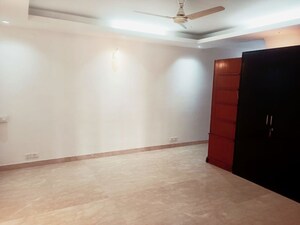 Room in 4 BHK Builder Floor at Hauz Khas – for Sale