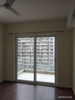 Room in 3.5 BHK Apartment at Bestech Park View Spa Next, Sector 67 – for Rent