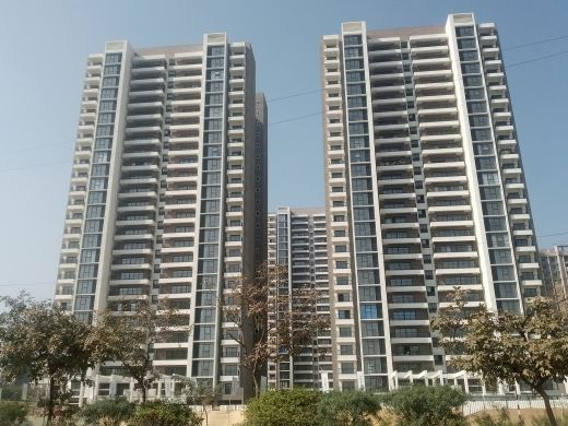4 BHK + Servant Room Apartment For Sale in Godrej Meridien