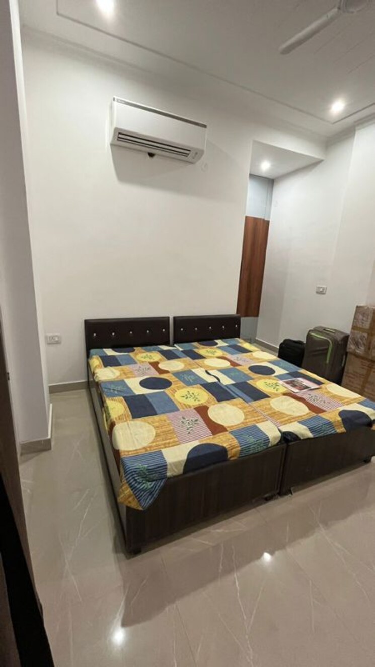 Bedroom, sector 38 Pg For Girls In Sector 38 9857090
