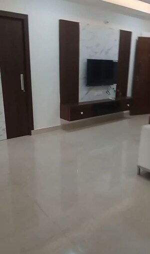 Room in 2.5 BHK Apartment at Gem Nakshatra, Kokapet – for Rent