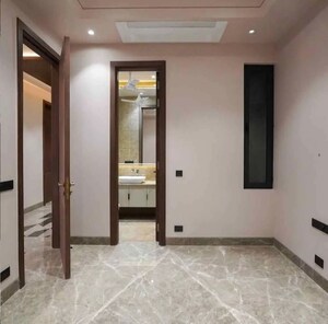 Master Bedroom in 4 BHK Builder Floor at Greater Kailash ii – for Rent