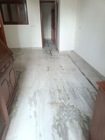 Room in 3 BHK Builder Floor at RWA Apartments Sector 19, Sector 19 – for Rent