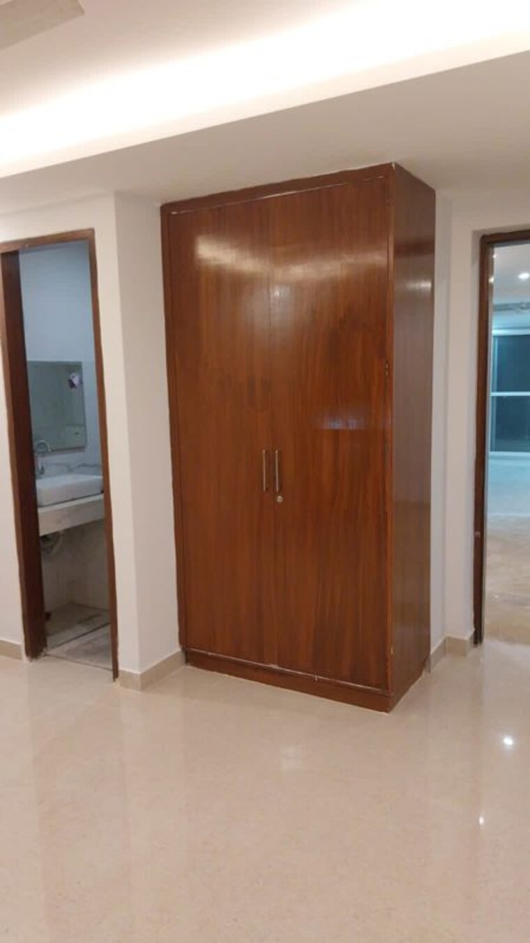 Room, sector 46 3 Bedroom 2100 Sq.Ft. Builder Floor In Sector 46 Gurgaon 9857120