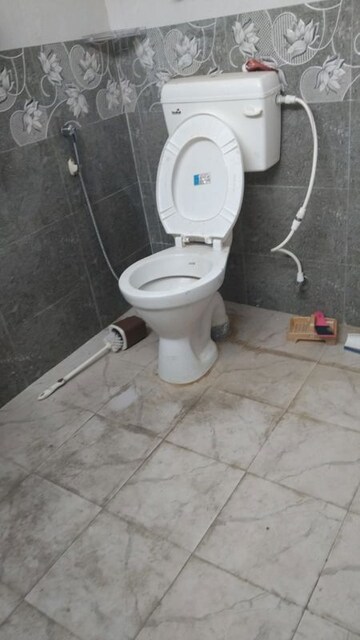 Bathroom in 3 BHK Apartment at Varun Enclave, Sector 28 – for Rent
