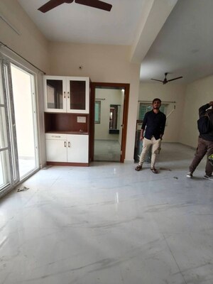 Room in 2 BHK Apartment at Kondapur – for Rent