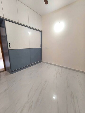 Room in 2 BHK Apartment at Kondapur – for Rent