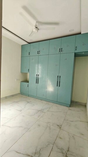 Room in 3 BHK Apartment at Kondapur – for Rent