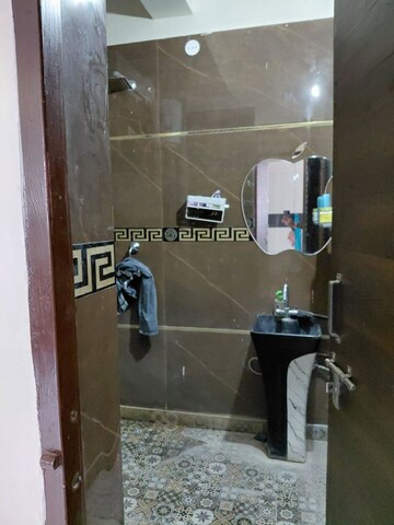 Bathroom in 1 BHK Builder Floor at Sector 17 – for Rent