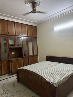 1 BHK Builder Floor For Rent in Sector 17
