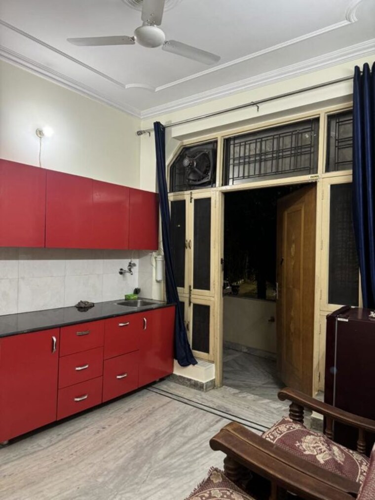 Kitchen, sector 17 1 Bedroom 700 Sq.Ft. Builder Floor In Sector 17 Gurgaon 9857163