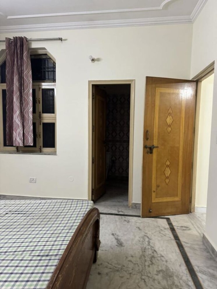 Bedroom, sector 17 1 Bedroom 700 Sq.Ft. Builder Floor In Sector 17 Gurgaon 9857163