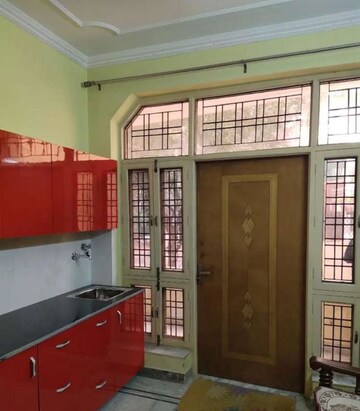 Room in 1 BHK Builder Floor at Sector 17 – for Rent