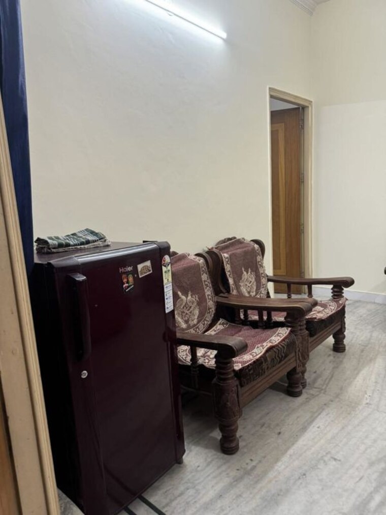 Living Room, sector 17 1 Bedroom 700 Sq.Ft. Builder Floor In Sector 17 Gurgaon 9857163