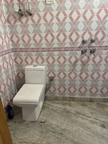 Bathroom in 1 BHK Builder Floor at Sector 17 – for Rent