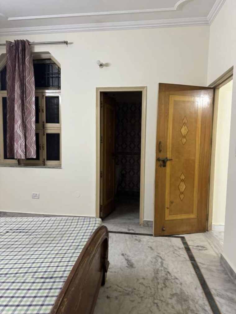 Bedroom, sector 15 2.5 Bedroom 2000 Sq.Ft. Builder Floor In Sector 15 Gurgaon 9857170