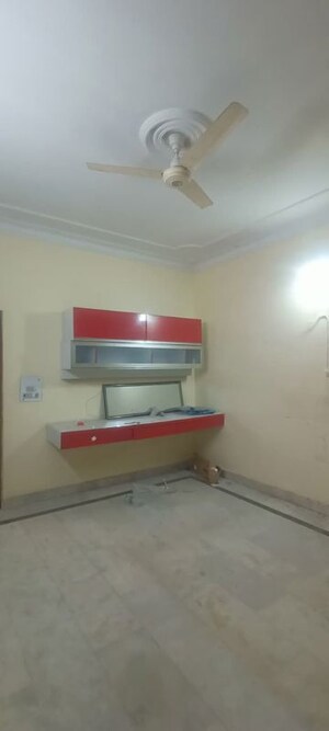 Room in 2.5 BHK Builder Floor at Sector 15 – for Rent