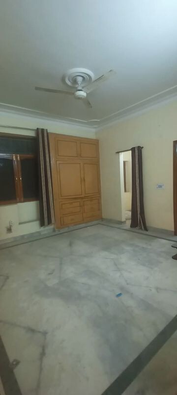 Room in 2.5 BHK Builder Floor at Sector 15 – for Rent