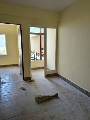 Room in 1 BHK Apartment at Kailasha Enclave, Sultanpur Road – for Rent