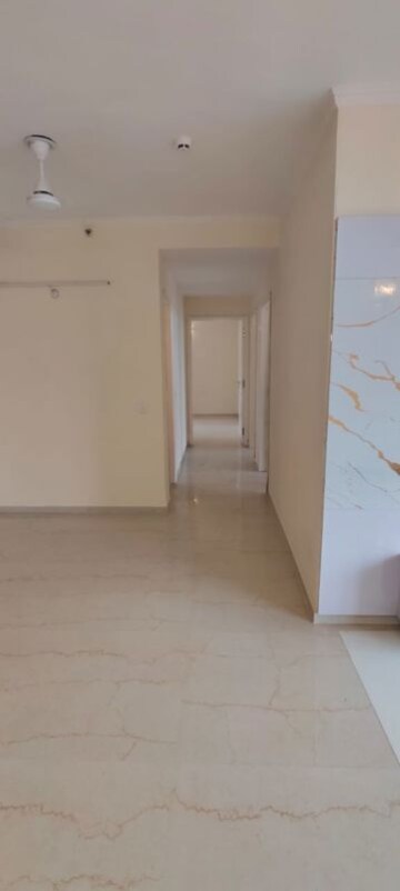 Room in 3 BHK Apartment at Omaxe The Palace, Gomti Nagar – for Rent