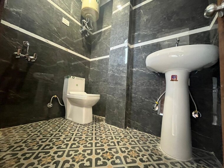 Bathroom, chattarpur 3 Bedroom 1200 Sq.Ft. Builder Floor In Chattarpur Delhi 9857185