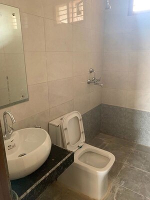 Bathroom in 2 BHK Builder Floor at Old DLF Colony, Sector 14 – for Rent