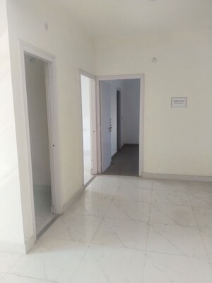 Room in 2 BHK Apartment at Gomti Nagar – for Rent
