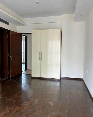 Room in 4 BHK Apartment at Mahagun Mezzaria, Sector 78 – for Rent