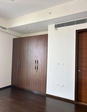 Room in 4 BHK Apartment at Mahagun Mezzaria, Sector 78 – for Rent