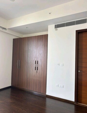 Room in 4 BHK Apartment at Mahagun Mezzaria, Sector 78 – for Rent