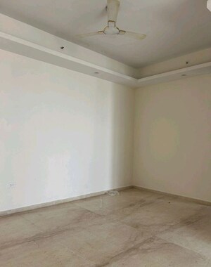 Room in 4 BHK Apartment at Mahagun Mezzaria, Sector 78 – for Rent