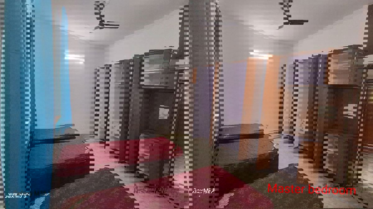 3 BHK Builder Floor For Rent in Laxmi Nagar