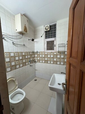 Bathroom in 2 BHK Builder Floor at Sector 41 – for Rent