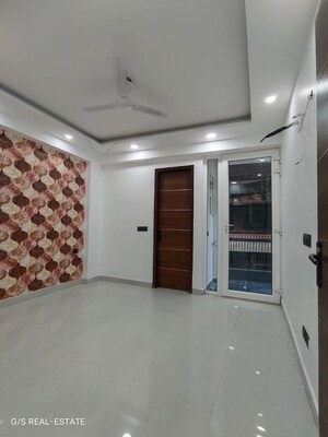 Room in 3 BHK Builder Floor at Chattarpur – for Rent