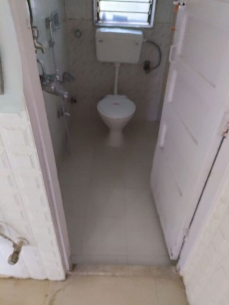 Bathroom, adarsh-apartment-santacruz-west 2 Bedroom 800 Sq.Ft. Apartment In Santacruz West Mumbai 9857249