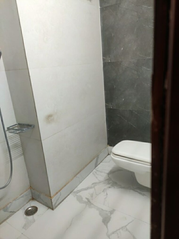 Bathroom, bali nagar 2 Bedroom 900 Sq.Ft. Builder Floor In Bali Nagar Delhi 9857275