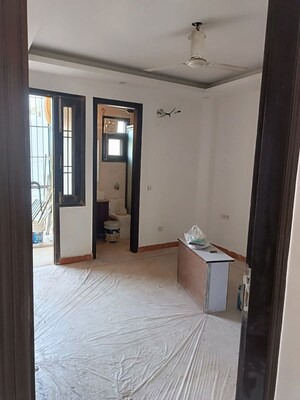 Room in 3 BHK Builder Floor at Chittaranjan Park – for Sale