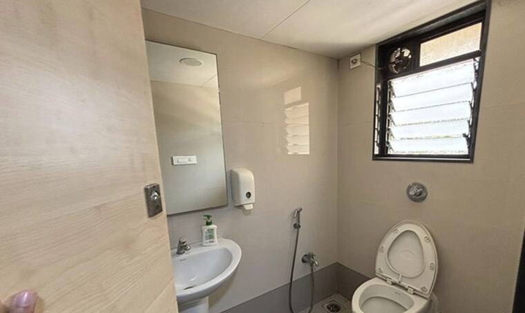 Bathroom, metro-avenue-andheri-east Commercial Office Space 1891 Sq.Ft. In Andheri East Mumbai 9857303