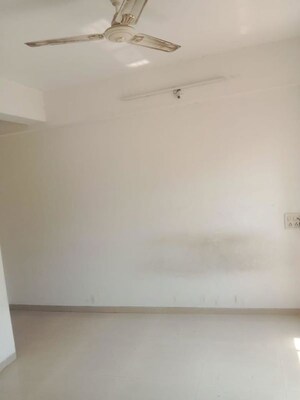 Room in 2 BHK Apartment at Bora Ville, Kharadi – for Rent