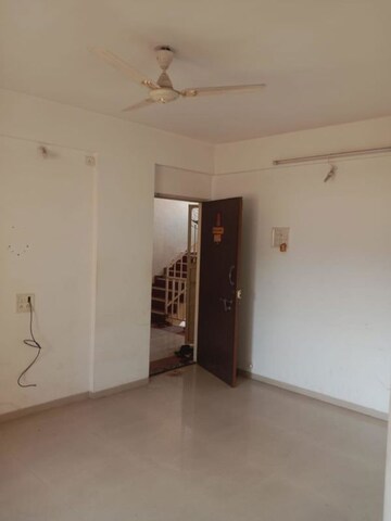 Room in 2 BHK Apartment at Bora Ville, Kharadi – for Rent