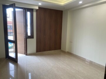 Room in 3 BHK Builder Floor at Green Park – for Rent