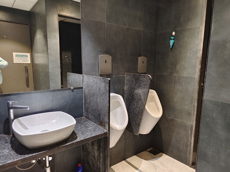 Washroom, chakala Commercial Office Space 3200 Sq.Ft. In Chakala Mumbai 9857345