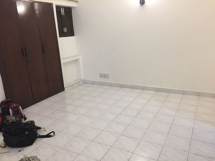 Room, uday park 2 Bedroom 2070 Sq.Ft. Builder Floor In Uday Park Delhi 9857369