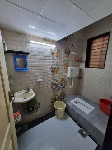 Team Area in 1 BHK Apartment at Shah Arcade II, Malad East – for Rent