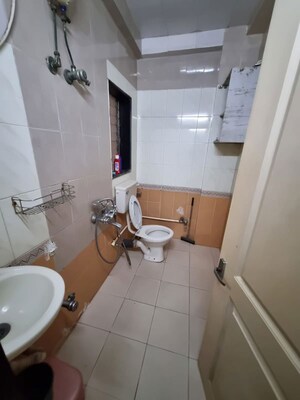 Master Bedroom in 1 BHK Apartment at Shah Arcade II, Malad East – for Rent