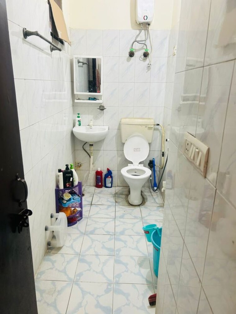 Bathroom, rwa-apartments-sector-52 1 Bedroom 1000 Sq.Ft. Builder Floor In Sector 52 Noida 9856233