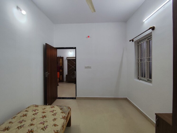 Room, hsr layout 1 Bedroom 700 Sq.Ft. Apartment In Hsr Layout Bangalore 9686215