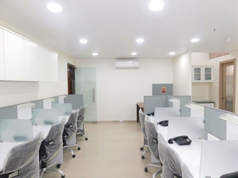 Team Area, platinum-techno-park Commercial Office Space 850 Sq.Ft. In Vashi Sector 30 Navi Mumbai 9857443