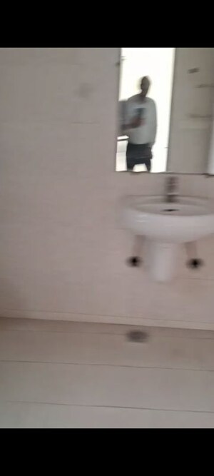 Bathroom in 4 BHK Penthouse at Amrapali Sapphire, Sector 45 – for Rent